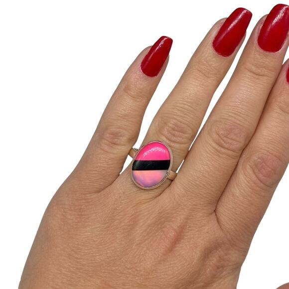 Elegant Silver Ring with Pink and Blue Accents - Picture 2 of 11